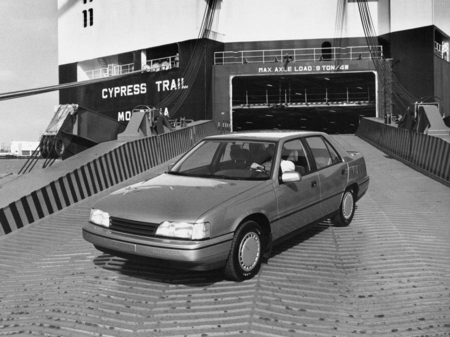  Hyundai Sonata 1988 года  (US) (фото 2 из 9)